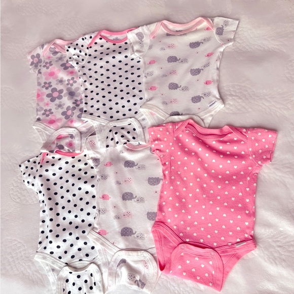 Gerber 0-3 M baby girl Onesies - Picture 1 of 6